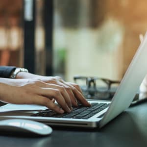 COMPUTER APPLICATIONS AND OFFICE SYSTEMS FOR SECRETARIES AND ADMINISTRATIVE ASSISTANTS